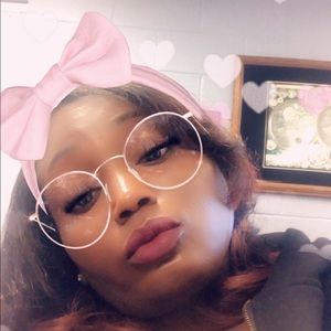 Meet your Posher, Janelle